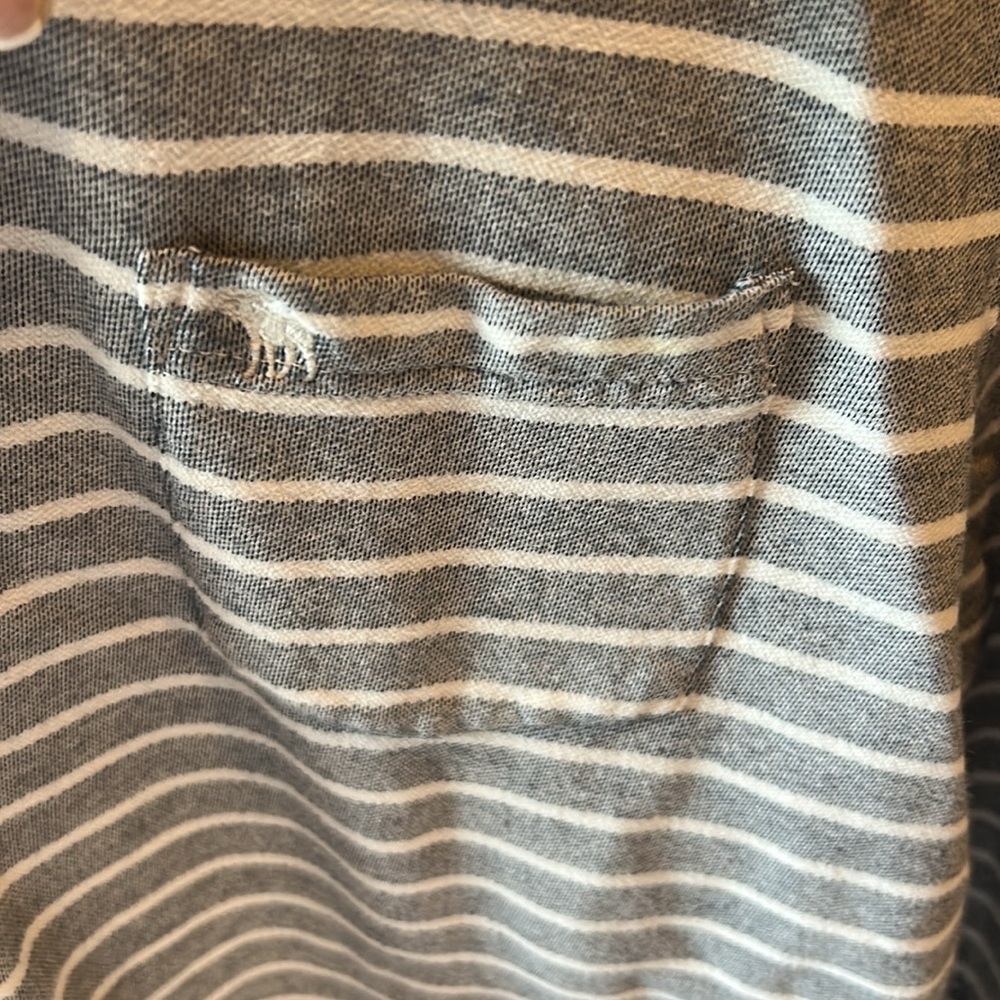 Abercrombie & Fitch men’s Gray & White Long Sleeve Tee, muscle fit, size medium - Picture 2 of 6